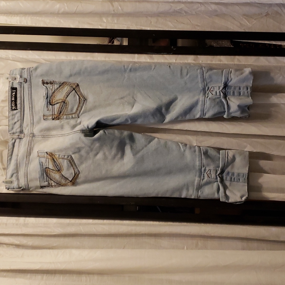 Red Rivet Capris Sz 5 - Picture 2 of 5